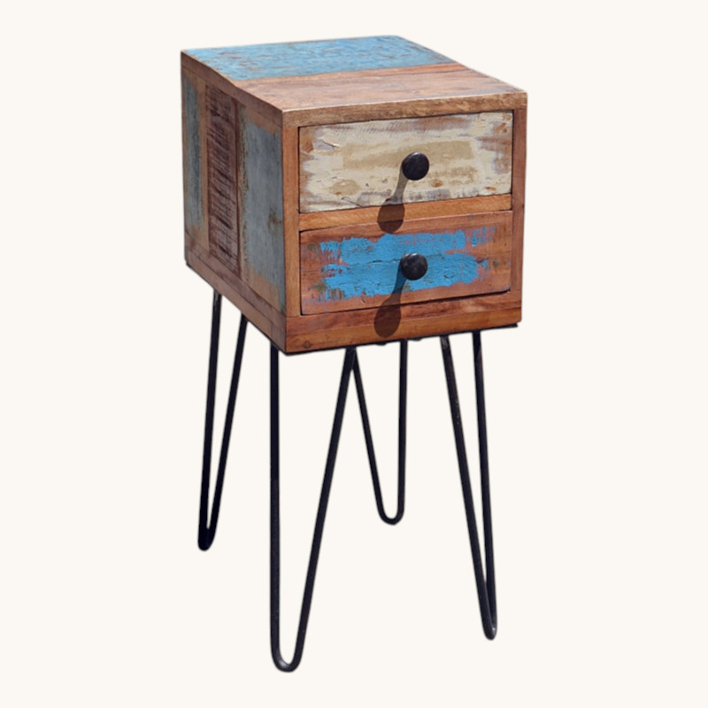 Chevet ou meuble d'appoint en bois recyclé et fer noir.