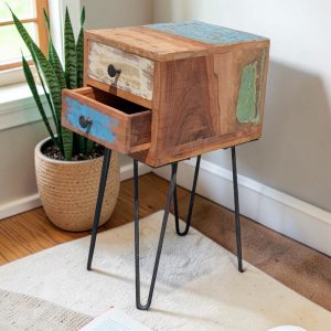 Petit meuble ou chevet bois recyclé avec 4 pieds en fer noir