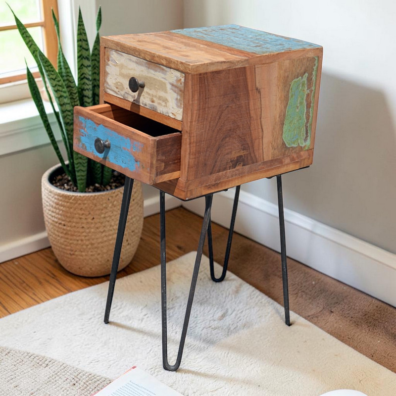 Petit meuble ou chevet bois recyclé avec 4 pieds en fer noir