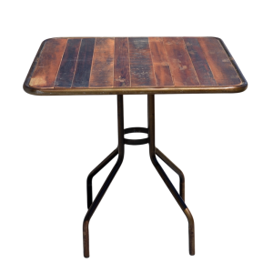 Table en bois recyclé et métal. Origine : Rajasthan, Inde.
