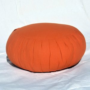 Zafu ou coussin de méditation, couleur orange.
