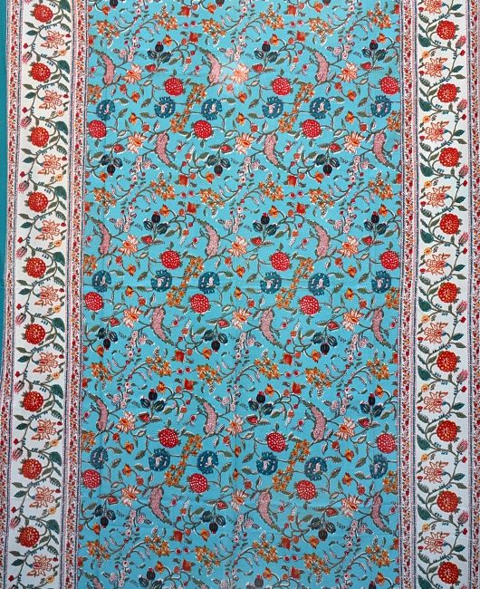 Tenture indienne fleurs rouges et roses sur fond turquoise